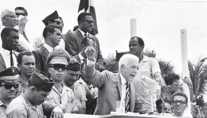 Un día como hoy en 1962 la Junta Central Electoral decide imprimir votos en papel blanco, pero Juan Bosch, candidato por el PRD dice que ninguna fuerza humana los llevará a “una comparsa electoral”.