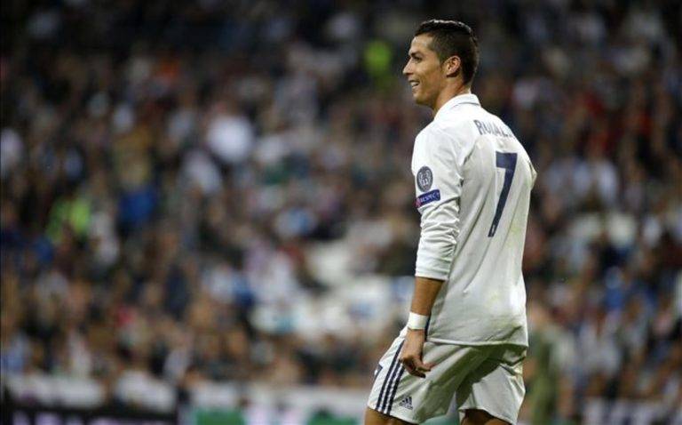 Cristiano Ronaldo: «Sí, soy gay, ¡pero muy rico!»