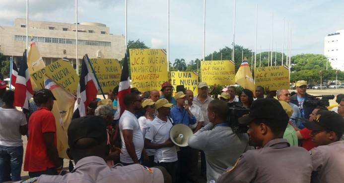 Demandan frente al Congreso Nacional una JCE imparcial