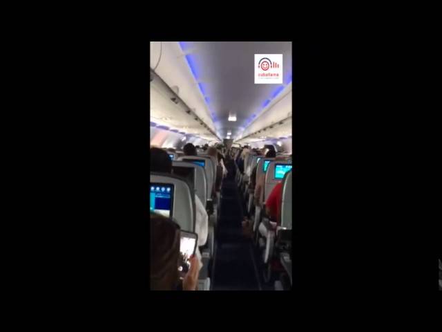 VIDEO: Piloto cubano de Jet Blue se emociona al aterrizar en Cuba después de 27 años