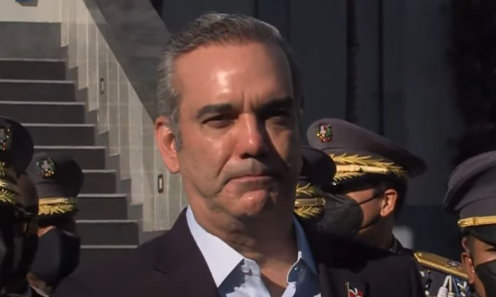 Abinader dice que está al tanto de atracos en bandas motorizadas y ha aumentado presupuesto para seguridad ciudadana