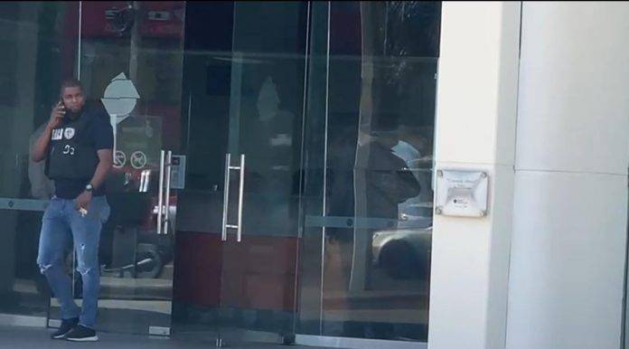 Operación Falcón: Dos apresados más dentro de Banco Santa Cruz en Santiago; la institución se desliga del hecho