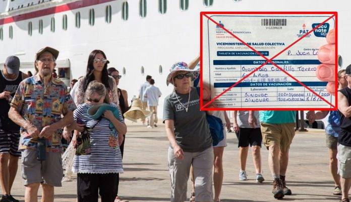 Turistas no tendrán que presentar tarjeta de vacunación para entrar al país