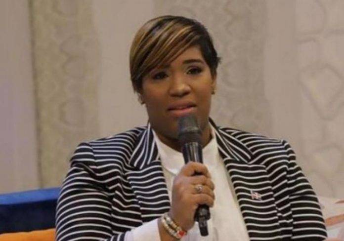 Ministra de la Juventud descarta tomar licencia mientras se investiga acusación en su contra