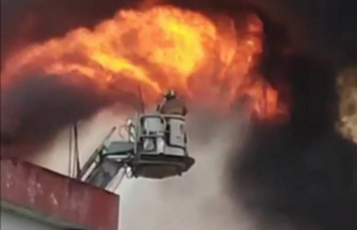 Gobierno anuncia aumento salarial para los bomberos