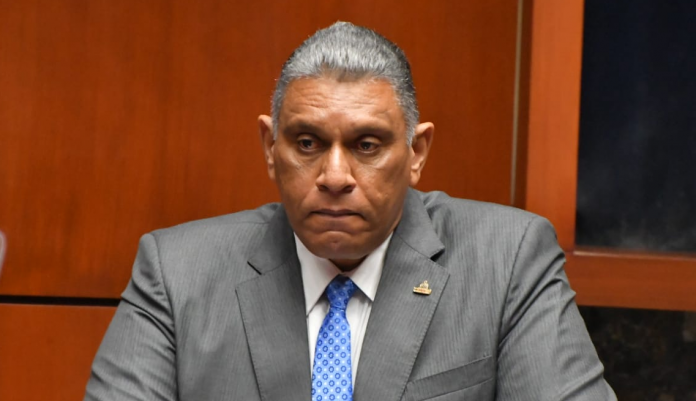 Migración acuerda auditar extranjeros regularizados en el gobierno pasado