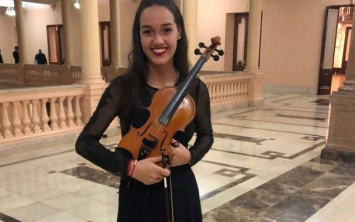 Violinista de La Vega gana una beca en Berklee, pero no ha podido irse por falta de recursos