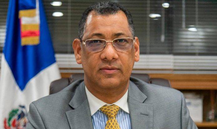 Director de Migración: “Si usted está ilegal lo puedo sacar de abajo de la cama, la ley me lo permite”