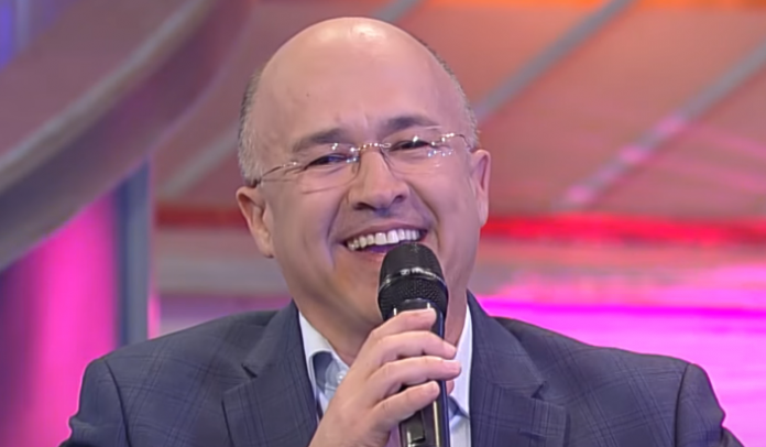 Domínguez Brito a jóvenes: “Esto no es una relación de Tinder, es un compromiso”