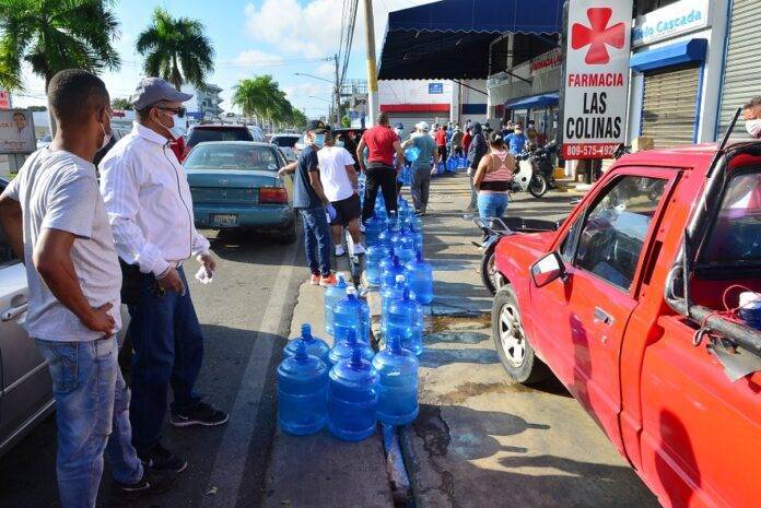 Aumentan RD$5 y RD$10 en el precio de los botellones de agua