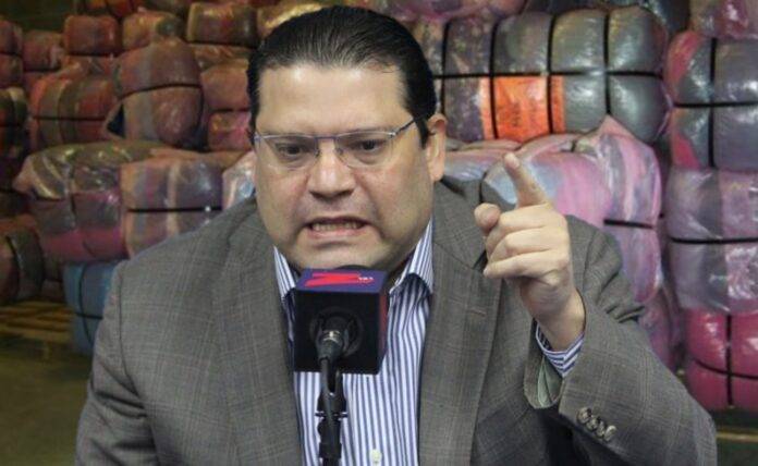 Director de Aduanas asegura que las pacas son una amenaza para el comercio normal