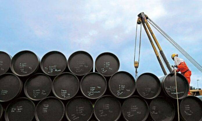 El barril de petróleo de Texas se dispara un 4 % hasta 124 dólares por veto de EEUU a petróleo ruso