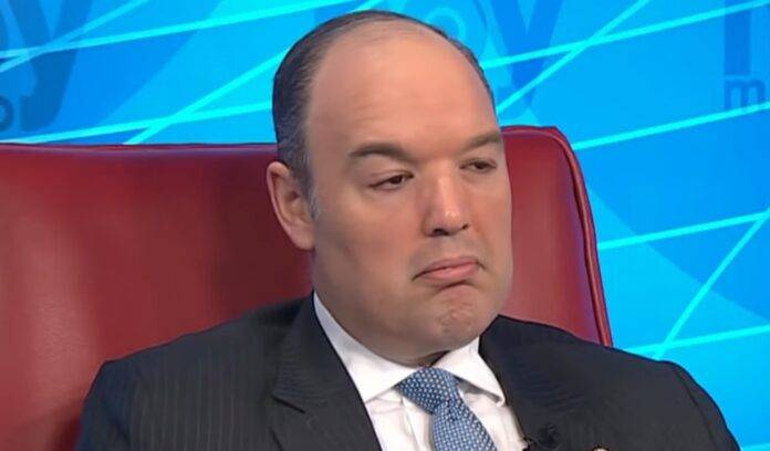 Senador PLD dice que Gobierno no bajará los precios de combustibles