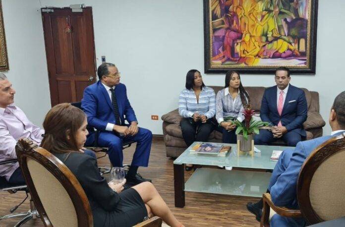 Peperoni y joven que denunció no la dejaron entrar por sus trenzas llegan a un acuerdo