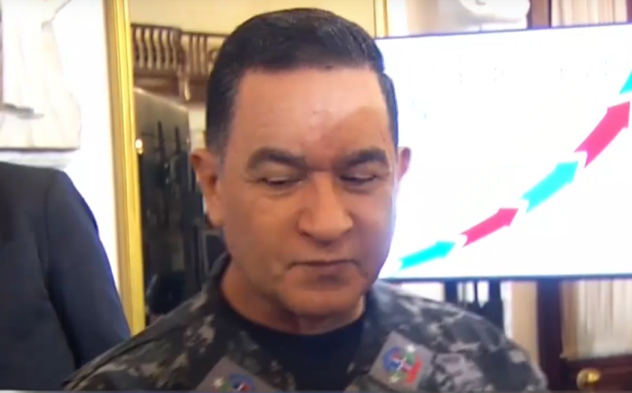 General Then reaparece pero se niega a ofrecer declaraciones sobre caso David de los Santos