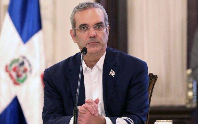 Abinader conforma comisión de periodistas y abogados para revisar leyes sobre libertad de expresión