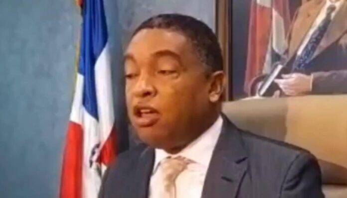 Senador del PLD Iván Lorenzo recibió RD$500,000 en bonos por día de las madres; se queja de que no fiscalizan esas «ayudas»