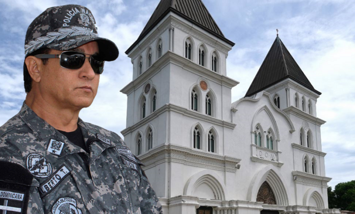 General Then impone a agentes asistir a actos religiosos y tomar fotos para comprobar su asistencia