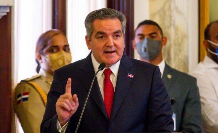 Hermana de Neney Cabrera es quien lo acusa de estafa multimillonaria relacionada a herencia