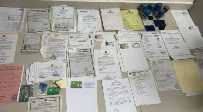 Empleados de la JCE suplantaban identidades que vendían a haitianos por hasta RD$100,000 en SDE