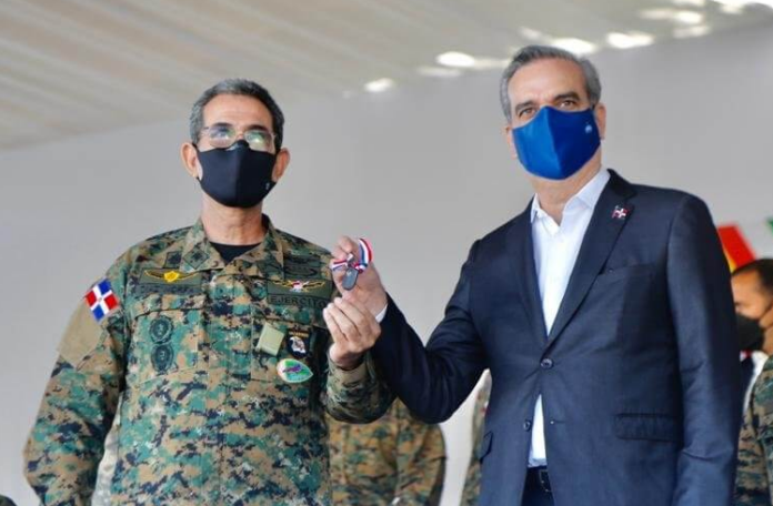 Abinader cambia jefes del Ejército, Fuerza Aérea y Armada; deja a Díaz Morfa como Ministro de Defensa