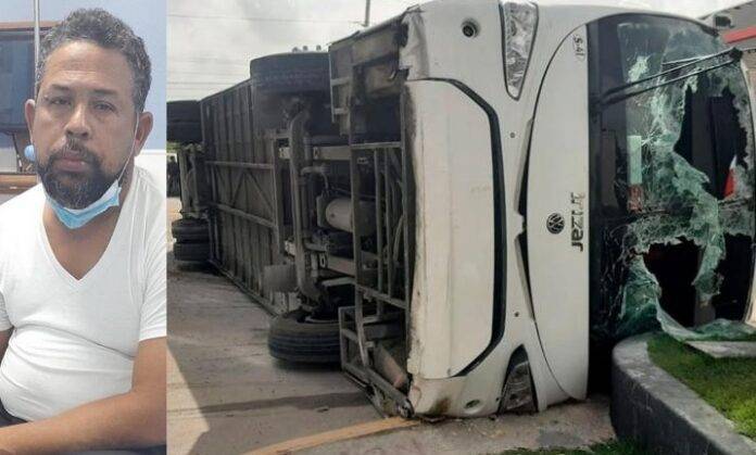 Apresan conductor de autobús que se accidentó con turistas en Bávaro; viajaba a alta velocidad