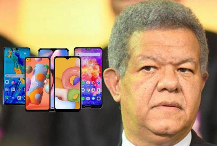 Roban más de 10 celulares en actividad de Leonel Fernández en Monte Plata