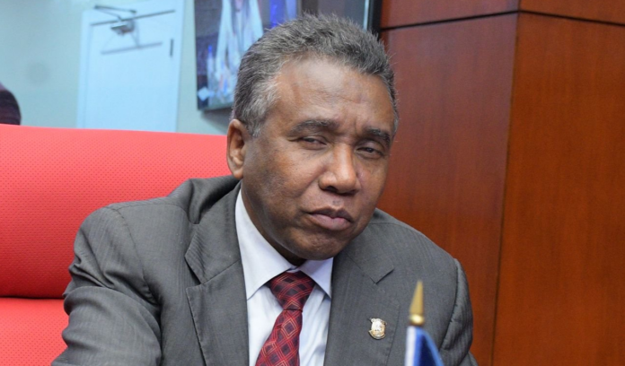 Felix Bautista retirará disposiciones de proyecto de ley que protegería mujeres ilegales