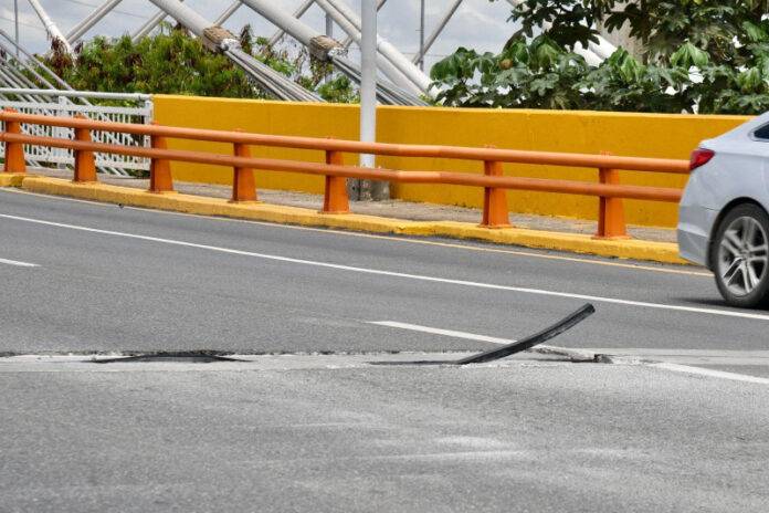 Se vuelven a deteriorar juntas del puente Duarte a un mes de reparadas; Obras Públicas intima a contratista