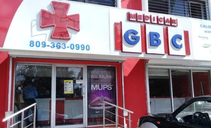 Matan seguridad durante asalto a sucursal de farmacia GBC en Autopista Duarte