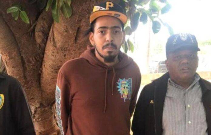 Se entrega «Luis» en Pedernales, implicado en la muerte de Joshua Omar Fernández