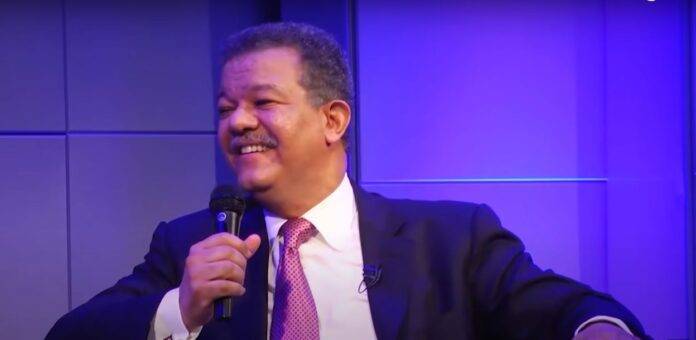 Leonel Fernández sobre el Gobierno “han perdido los escrúpulos” con “compra” de dirigentes