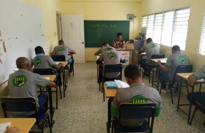Más de 500 privados de libertad adultos reciben pruebas nacionales