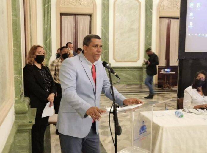 Dirigente del PRM renuncia; alega en campaña los teléfonos estaban abiertos, pero ahora están cerrados