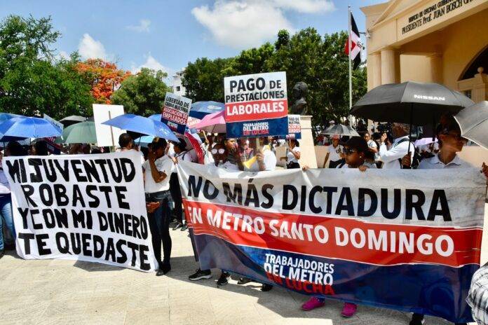 Desvinculados del Metro Por segunda vez protestan frente al Palacio Nacional