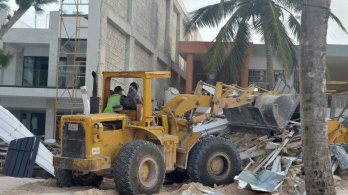 Ministerio de Medio Ambiente recupera espacios de Playa Bibijagua afectados por construcciones ilegales y estacionamiento de embarcaciones