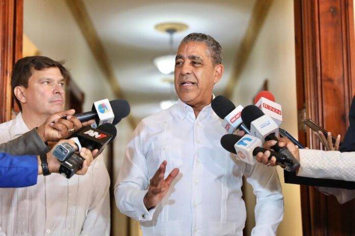 Adriano Espaillat: «JCE debe reconsiderar decisión de no celebrar primarias en el exterior»