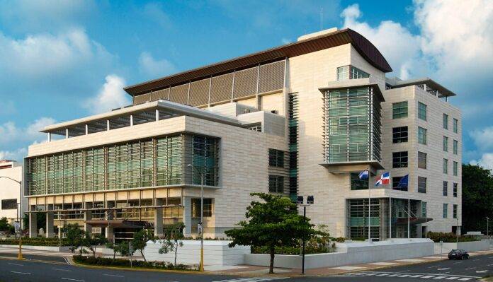 PGR allana más de 20 de sus empleados; habrían otorgado papeles de buena conducta a personas con antecedentes