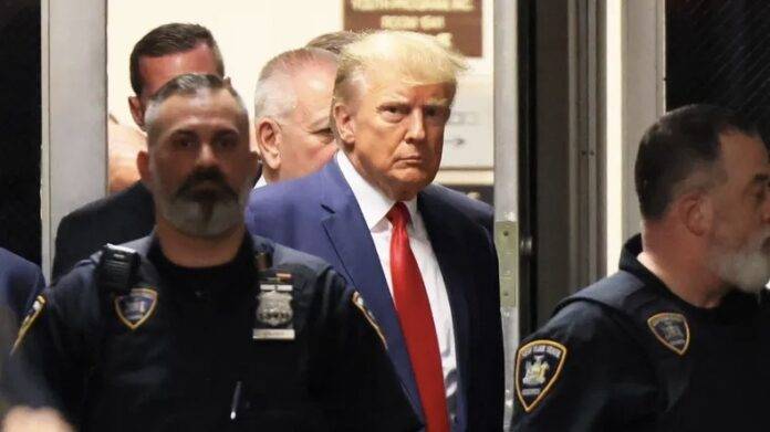 Fichan a Trump en cárcel de Atlanta; salió en libertad pagando fianza de 200,000