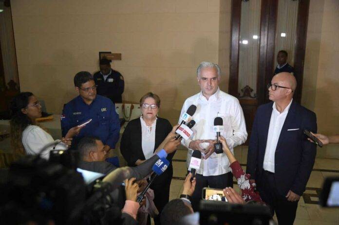 Gobierno decreta como no laborable desde el mediodía del martes y miércoles completo