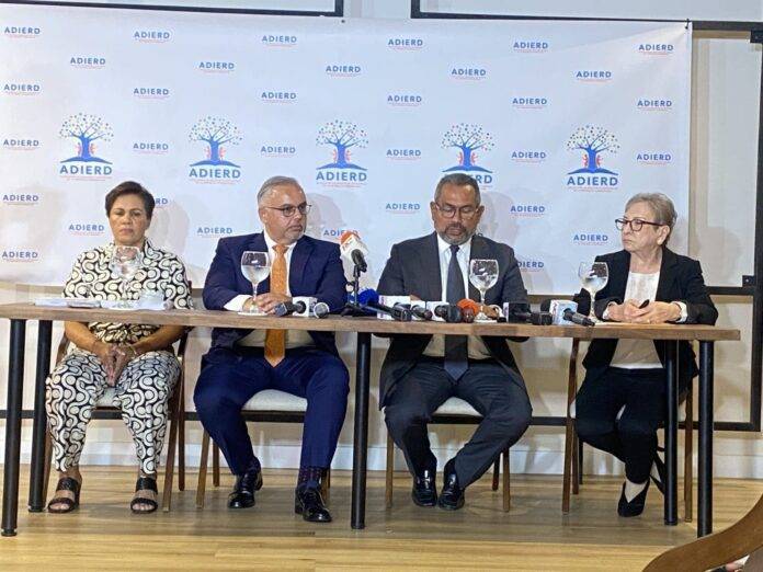 Industria editorial advierte sobre crisis en la calidad de los libros; piden retirar libros de texto que hizo el Minerd