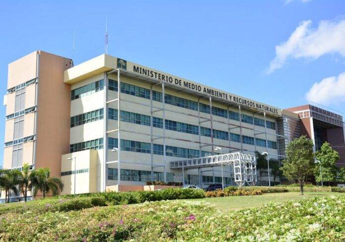 Medio Ambiente desacato sentencia de Tribunal Constitucional que prohíbe exportar desechos de batería, denuncia VERI