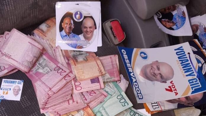 Circula imagen con afiches de aspirantes PRM y dinero