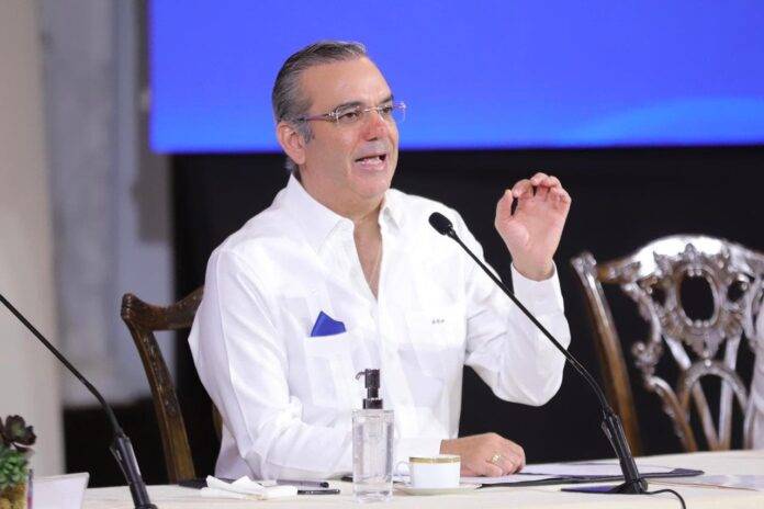 Abinader advierte no habrá privilegios para ningún sector de comercio