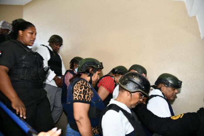 Conserje tiene a su nombre un Mercedes Benz de 2017 en Operación Búho