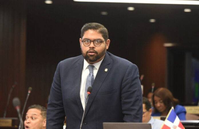 Diputado Eddy Montás renuncia del PLD