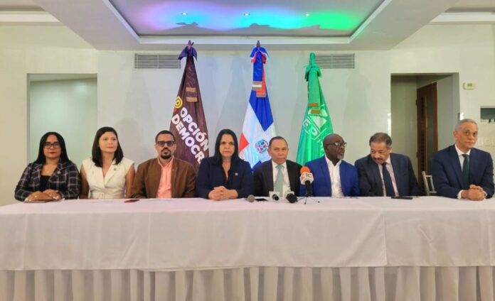 Fuerza del Pueblo y Opción Democrática firman alianza