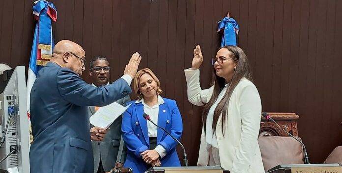 Juramentan a Stamy Colón como diputada en sustitución de Miguel Gutiérrez