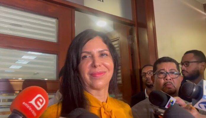 Diputada acusada de lavado afirma ha recibido “propuestas de sobra” de otros partidos