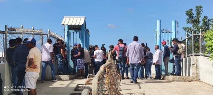 República Dominicana abre paso peatonal del mercado fronterizo; Haití no abrió su puerta